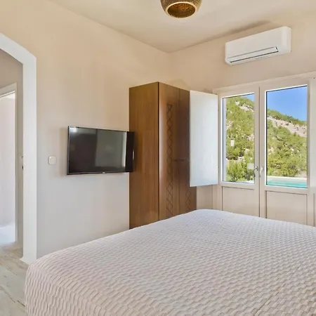 Lux View Suites Kyra Panagia Exterior photo